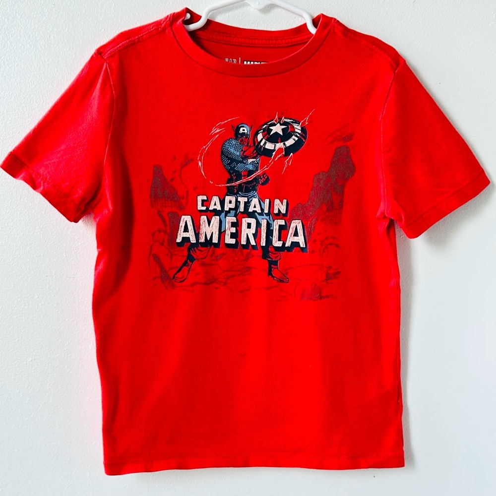 GAP sz 6 Boys Red Captain America T
Shirt
